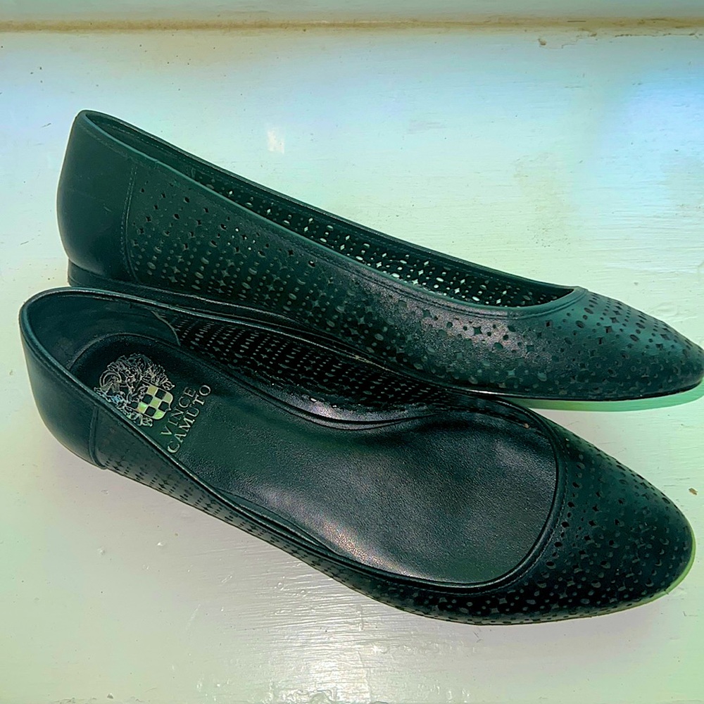 Vince Camuto flats - good condition!